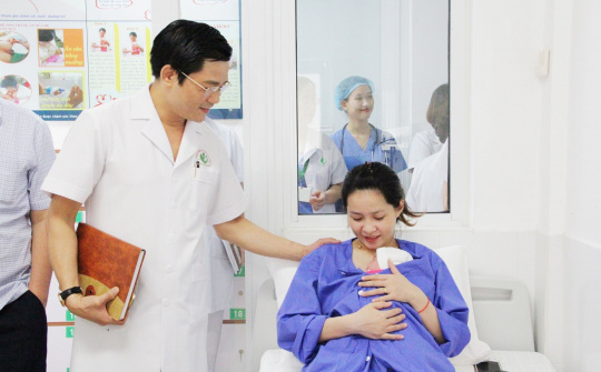 Trải nghiệm phương pháp ủ ấm Kangaroo Mother care tại Bệnh viện Phụ Sản Hà Nội
