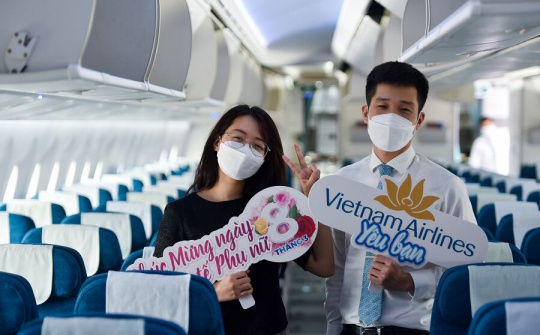 Vietnam Airlines dành tặng món quà bất ngờ cho hành khách nhân ngày Quốc tế phụ nữ 8/3