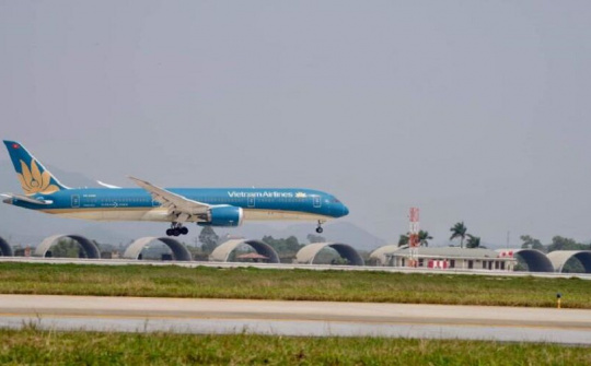 Vietnam Airlines thực hiện thành công chuyến bay đầu tiên đón công dân Việt Nam ở Ukraine về nước