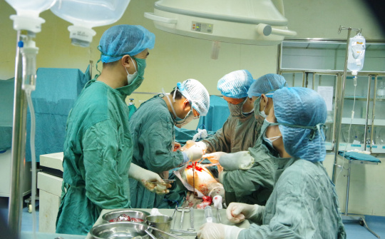 Bệnh viện Quân Y 4 phẫu thuật thành công thay khớp háng nhân tạo