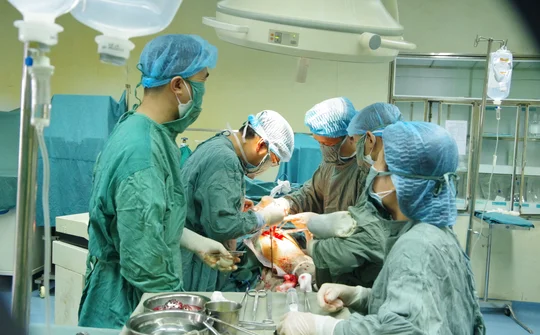 Bệnh viện Quân Y 4 phẫu thuật thành công thay khớp háng nhân tạo