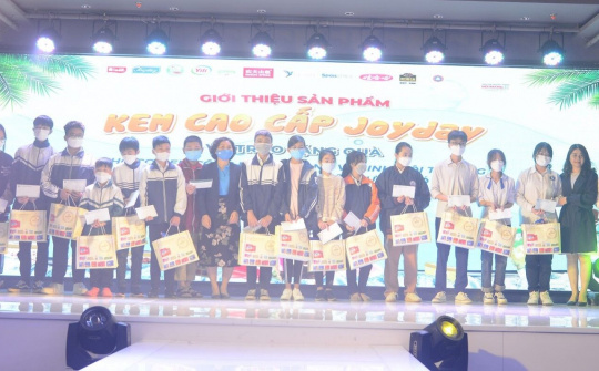 Trao học bổng cho con em công nhân vệ sinh môi trường