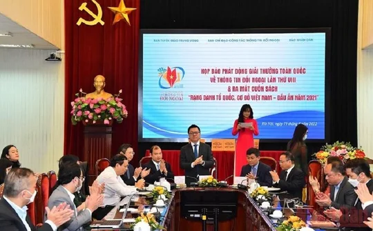 Phát động Giải thưởng toàn quốc về thông tin đối ngoại lần thứ VIII và ra mắt cuốn sách “Rạng danh Tổ quốc, Cơ đồ Việt Nam – Dấu ấn 2021”