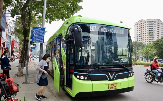 Hà Nội đưa tuyến buýt điện thứ 6 vào khai thác
