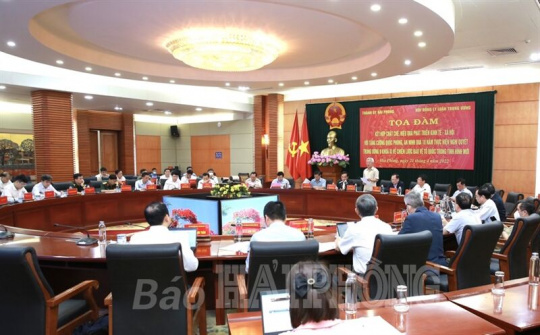 Tọa đàm khoa học thực hiện Nghị quyết Trung ương 8 (khóa XI) về Chiến lược bảo vệ Tổ quốc trong tình hình mới