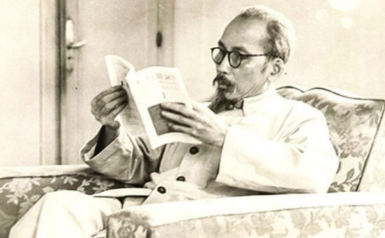 Tư tưởng Hồ Chí Minh soi sáng sự nghiệp đổi mới, ngọn cờ dẫn dắt đất nước phát triển phồn vinh, hạnh phúc