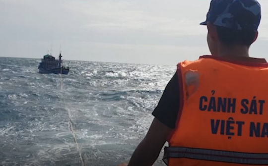 Cứu nạn thành công tàu cá cùng 3 ngư dân gặp nạn trên biển