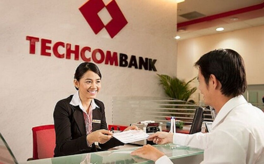 Chị gái Phó TGĐ thường trực Techcombank bán bớt cổ phiếu trước đại hội cổ đông