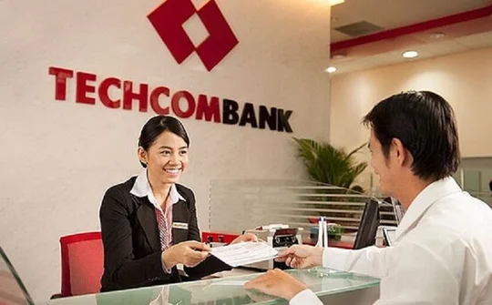 Chị gái Phó TGĐ thường trực Techcombank bán bớt cổ phiếu trước đại hội cổ đông