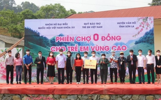 Ấm áp nghĩa tình phiên chợ 0 đồng hỗ trợ trẻ em vùng cao