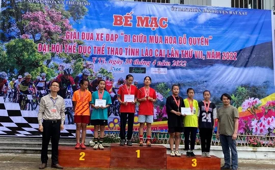 Bát Xát (Lào Cai): Tổ chức thành công Giải đua xe đạp “Đi giữa mùa hoa Đỗ Quyên”