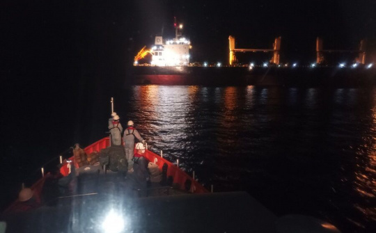 Cứu nạn kịp thời thuyền viên người nước ngoài bị tai nạn lao động trên vùng biển Khánh Hòa