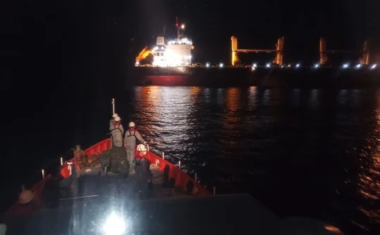 Cứu nạn kịp thời thuyền viên người nước ngoài bị tai nạn lao động trên vùng biển Khánh Hòa