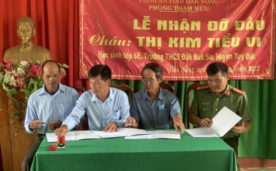 Phòng Tham mưu Công an Đắk Nông nhận đỡ đầu một học sinh có hoàn cảnh đặc biệt