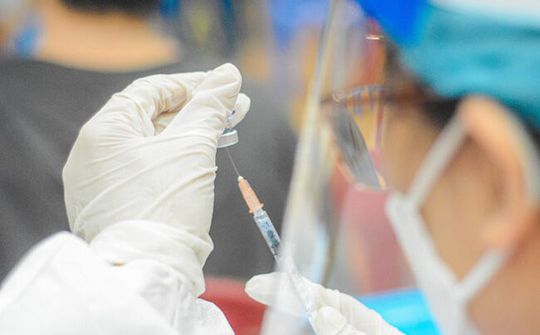 TP.HCM triển khai tiêm vắc xin COVID-19 mũi 4 cho người dân