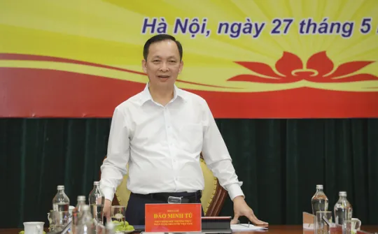 Phó Thống đốc: NHNN không siết tín dụng bất động sản, chứng khoán