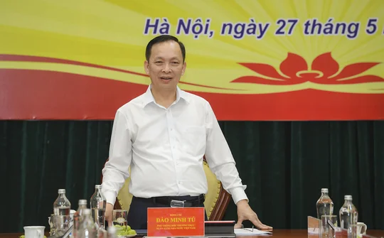 Phó Thống đốc: NHNN không siết tín dụng bất động sản, chứng khoán
