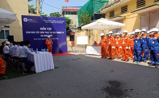 Điện lực Nam Định diễn tập các tình huống đảm bảo cấp điện phục vụ môn bóng đá nam tại SeaGames 31