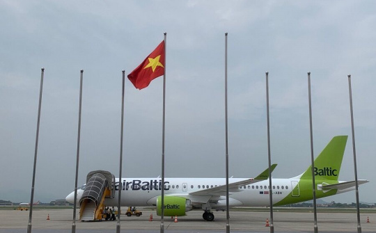Máy bay A220 đến Hà Nội trong chuyến lưu diễn tại khu vực Châu Á-Thái Bình Dương