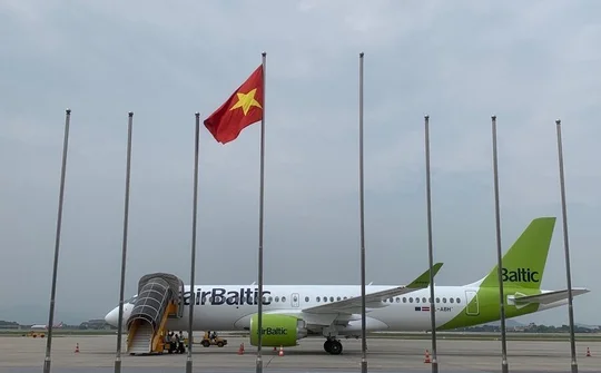 Máy bay A220 đến Hà Nội trong chuyến lưu diễn tại khu vực Châu Á-Thái Bình Dương