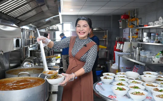 Chủ tịch Tập đoàn Kim Oanh: “Cho đi yêu thương sẽ nhận lại hạnh phúc”