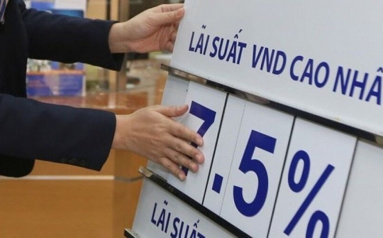 Các ngân hàng “chạy đua” tăng lãi suất huy động