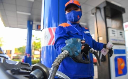 Bộ Tài chính đề xuất giảm kịch sàn thuế bảo vệ môi trường cho xăng, dầu