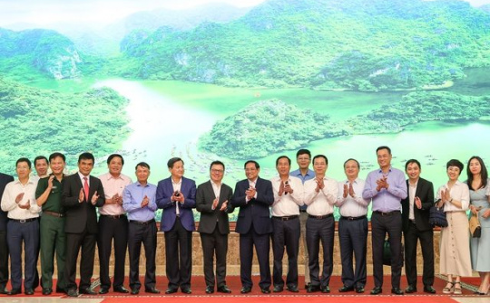 Thủ tướng chia sẻ khó khăn với báo chí, yêu cầu nghiên cứu giải pháp phù hợp để báo chí tăng cường tiềm lực