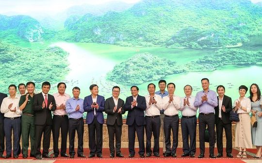 Thủ tướng chia sẻ khó khăn với báo chí, yêu cầu nghiên cứu giải pháp phù hợp để báo chí tăng cường tiềm lực