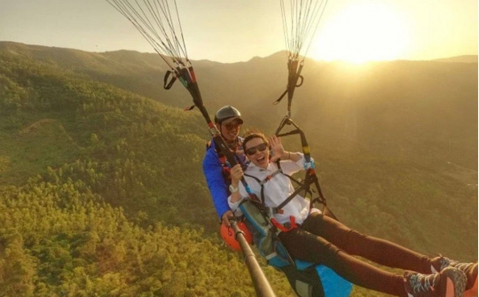 Bay dù lượn, ngắm toàn cảnh Tà Đùng tại Đắk Nông