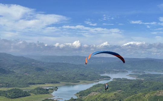 Bay trên Tà Đùng và ngắm “Vịnh Hạ Long Tây Nguyên”
