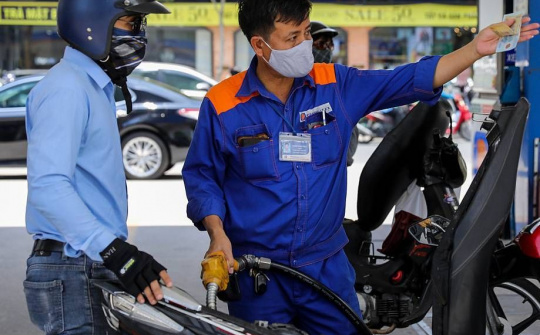 Bộ Tài chính không giảm thuế tiêu thụ đặc biệt với xăng