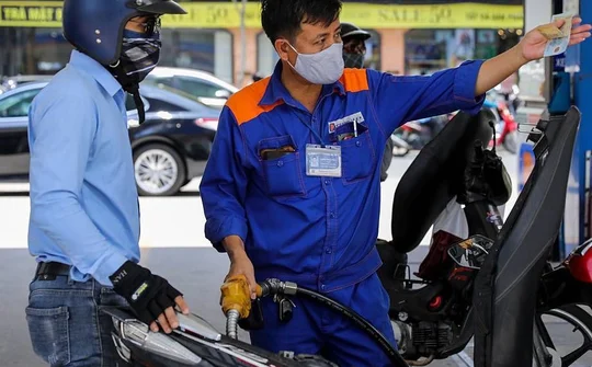 Bộ Tài chính không giảm thuế tiêu thụ đặc biệt với xăng
