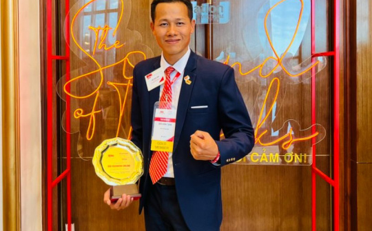 Doanh nhân trẻ nặng lòng với gốm sứ Việt