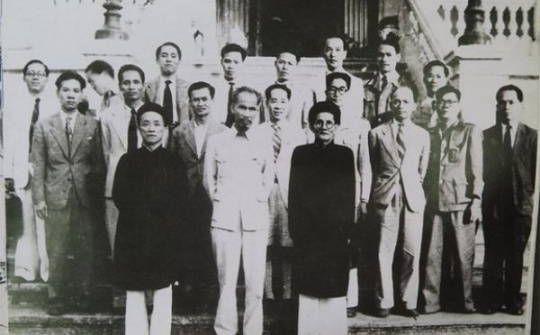 Hồ Chí Minh với việc trọng dụng nhân tài ngoài Đảng và các bài học kinh nghiệm