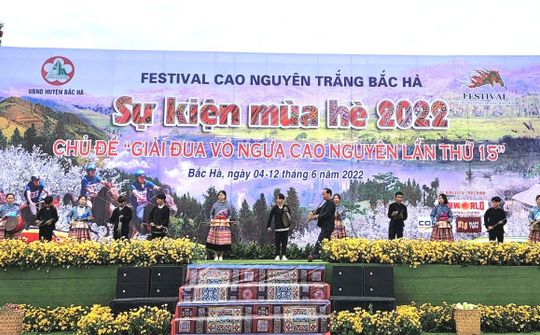 Lào Cai: Vó ngựa tung hoành trên Cao nguyên trắng Bắc Hà