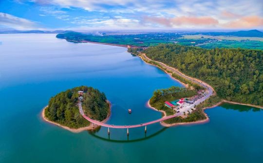 Hà Tĩnh đẩy mạnh phát triển du lịch, dịch vụ, nhất là du lịch biển, du lịch sinh thái