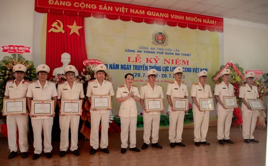 Công an TP Buôn Ma Thuột kỷ niệm 60 năm ngày Truyền thống lực lượng CSND