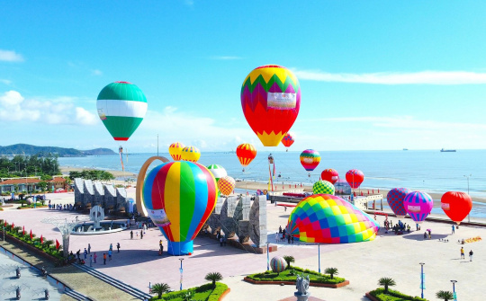 Rực rỡ ngày hội khinh khí cầu tại Cửa Lò