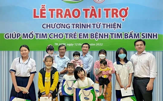 Gần 1.300 bệnh nhân nghèo đã được Vinamilk hỗ trợ phẫu thuật tim và mắt