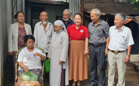 Chia sẻ nỗi đau với các nạn nhân chất độc da cam