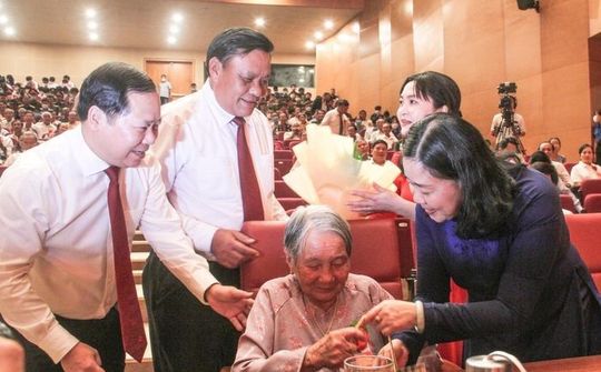 Bình Định: Biểu dương tấm gương người có công nhân kỷ niệm 75 năm ngày thương binh liệt sỹ
