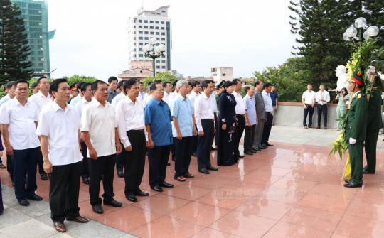 Đoàn đại biểu tỉnh Thái Nguyên dâng hương, tưởng niệm Chủ tịch Hồ Chí Minh và các Anh hùng liệt sĩ nhân dịp 27/7