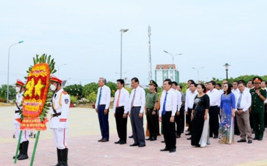Ninh Thuận: Trang trọng Lễ viếng, dâng hương tri ân các anh hùng liệt sĩ