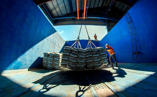 Phát triển thương mại trong bối cảnh mới - Thực tiễn, vấn đề và giải pháp