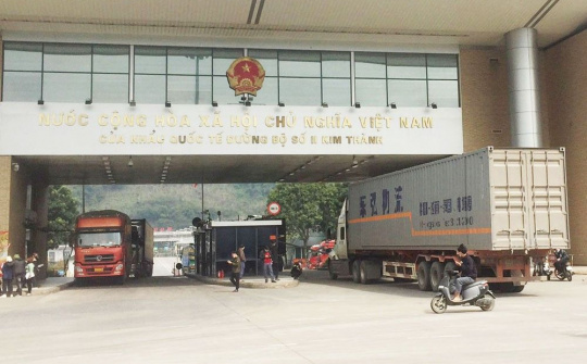Trung Quốc tạm dừng thông quan ở cửa khẩu Lào Cai