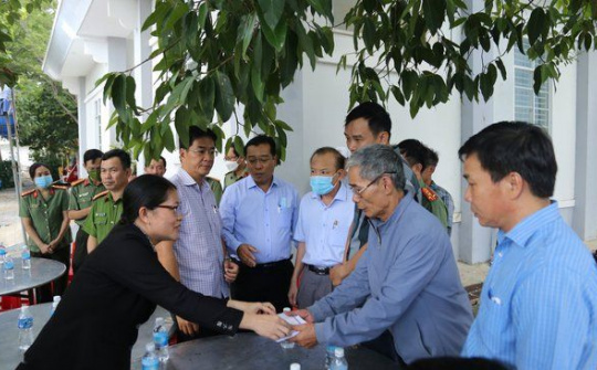 Lãnh đạo tỉnh Ninh Thuận thăm hỏi, động viên người thân của nạn nhân vụ cháy nhà khiến 3 mẹ con tử vong