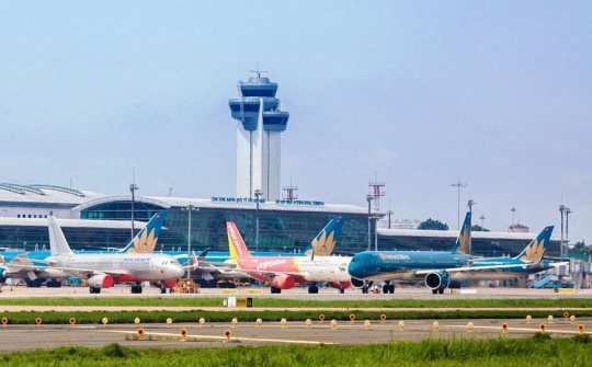 Công an cửa khẩu Tân Sơn Nhất: Sâu nặng nghĩa tình