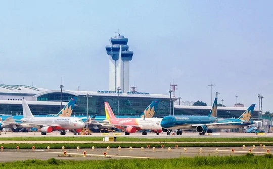 Công an cửa khẩu Tân Sơn Nhất: Sâu nặng nghĩa tình