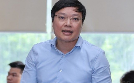 Lãnh đạo Bộ Nội vụ nói về biên chế, chính sách đãi ngộ đối với cán bộ, nhân viên y tế